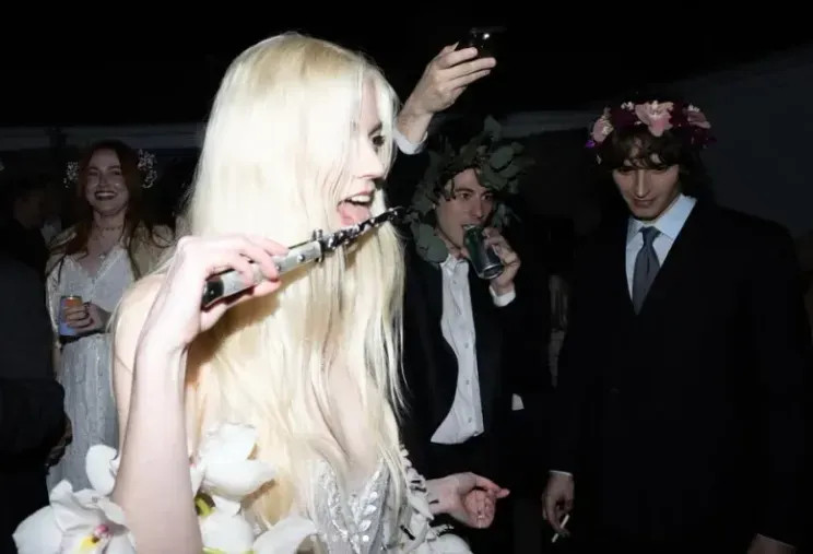 Аня Тейлор-Джой показала, как отметила 30-летие рождения, ТейлорДжойДень, ТейлорДжой, актриса, Малкольма, королевы, Макрея, Венеции, Гарнер, Джулия, Делевинь, числе, гостей, около, собралось, Актриса, свадьбу, Теллер, роскошную, группы