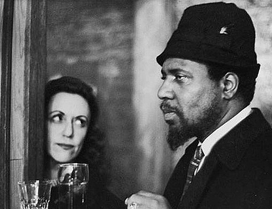 Скелеты в шкафу: тайны известных семей Скелеты в шкафу: тайны известных семей