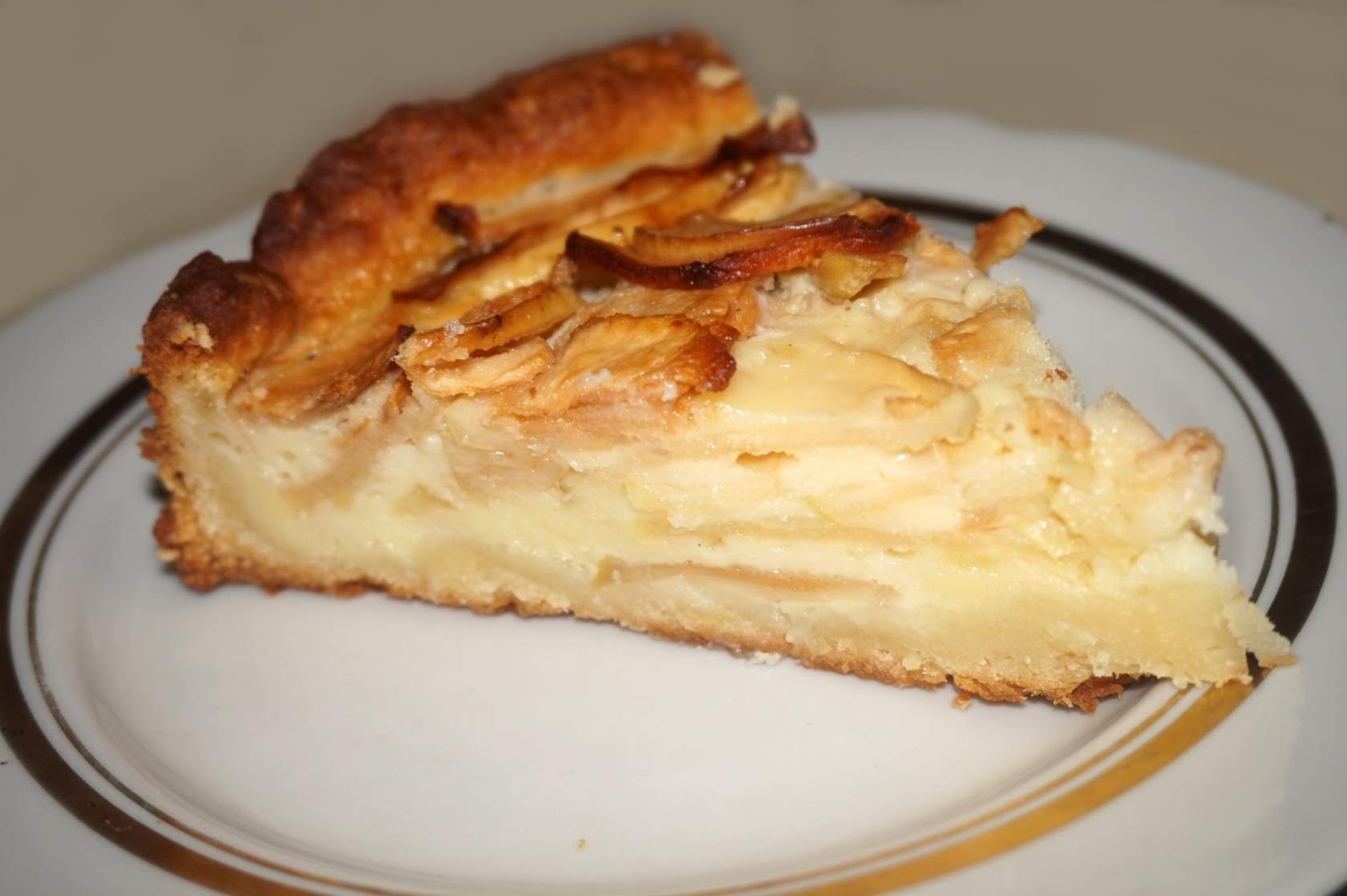 Пирог из творожного теста с яблоками от Высоцкой