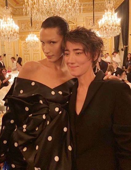 В телеграме обсуждают фото Земфиры и Беллы Хадид: "Где-то заплакали все те, кого Земфира послала за просьбу сфотографироваться" В телеграме обсуждают фото Земфиры и Беллы Хадид: "Где-то заплакали все те, кого Земфира послала за просьбу сфотографироваться" Новости