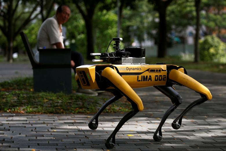 Роботы и дроны, которые помогают бороться с коронавирусом