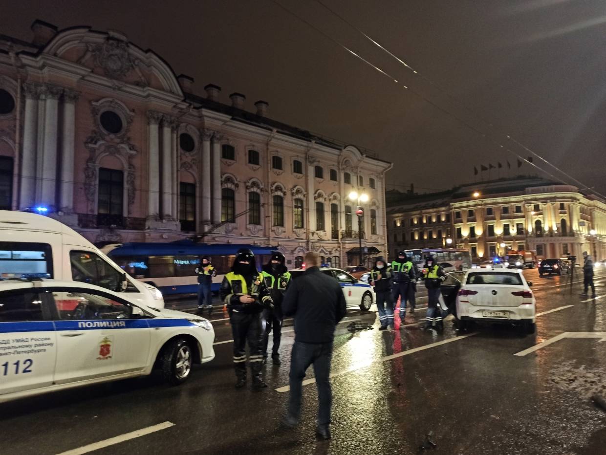 Покажи аварию в питере. Авария на Невском проспекте в Санкт-Петербурге 15 декабря. Авария на Невском проспекте вчера.