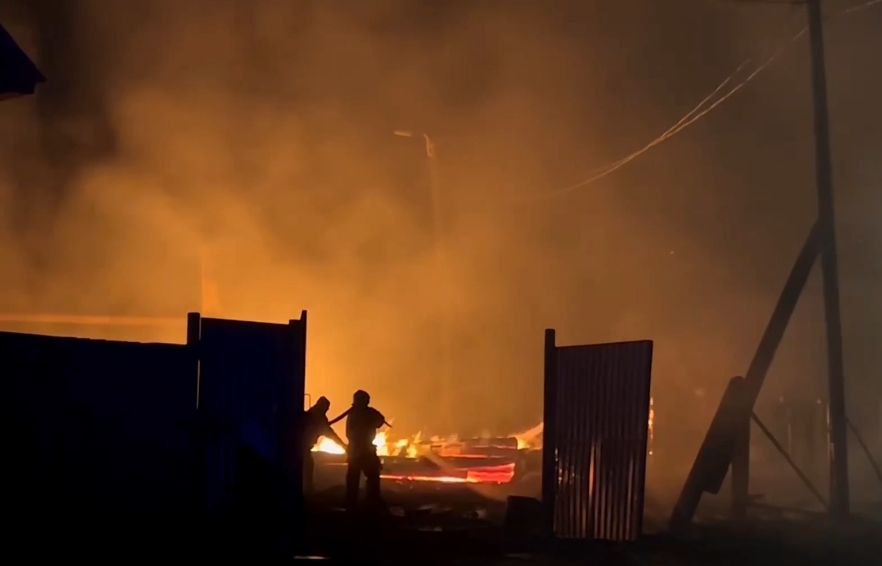 В Улан-Удэ началась эвакуация жителей из-за страшного пожара