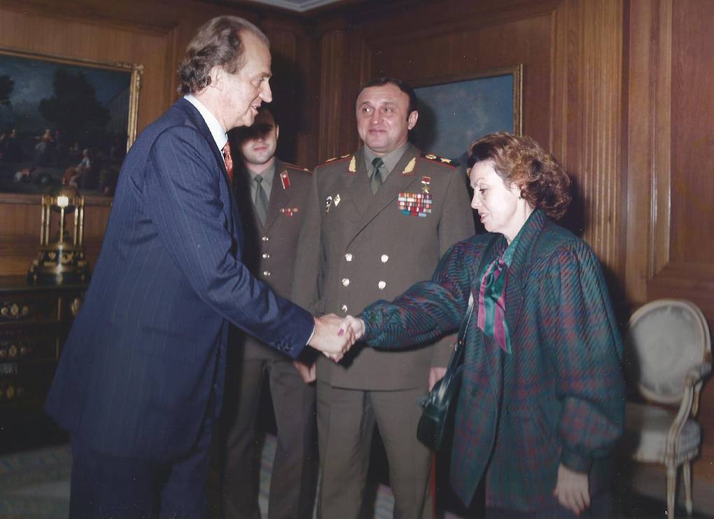 С королем Испании Хуаном Карлосом во время визита в Испанию министра обороны РФ генерала армии Павла Грачева, 1992 год Личный архив Марии Санчес Пуиг