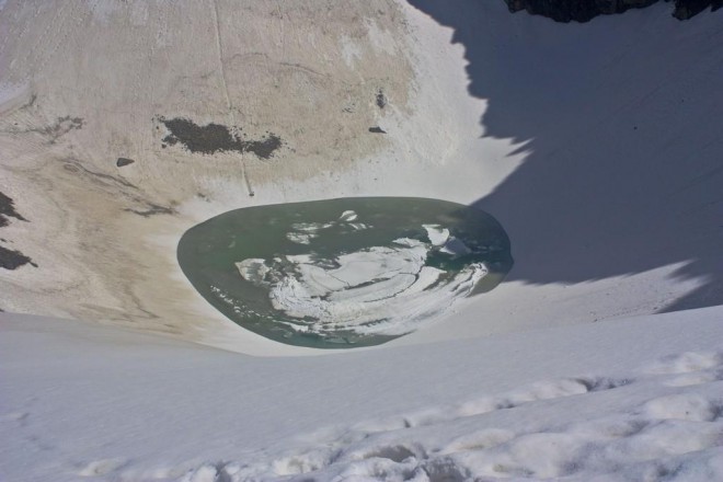 Озеро скелетов: самый опасный водоем Гималаев гималаи