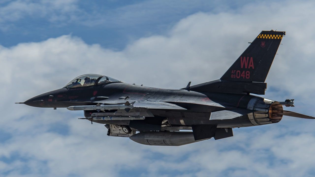 США направили партию истребителей F-22 на польскую военную базу Ласк Армия