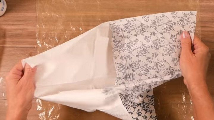 Как превратить бумажную салфетку в пластичный материал для декорирования салфетку, салфетки, полиэтилена, аккуратно, можно, можете, тыльной, материал, куска, помощью, тонкая, бумага, Важно, вверх, чтобы, снимите, полиэтилен, воздухе, просыхать, Излишки