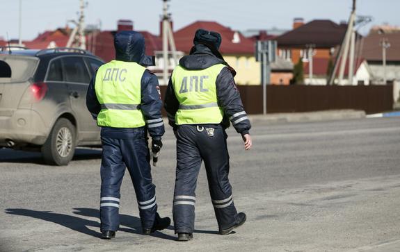 В центре Москвы автомобиль вылетел на тротуар после аварии