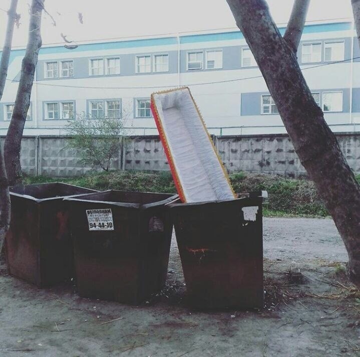 Стандартная история для устаревших моделей кладбище, прикол, смерть, юмор