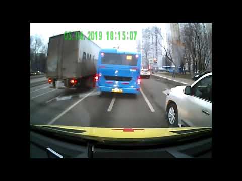 Крузак не пропускает скорую