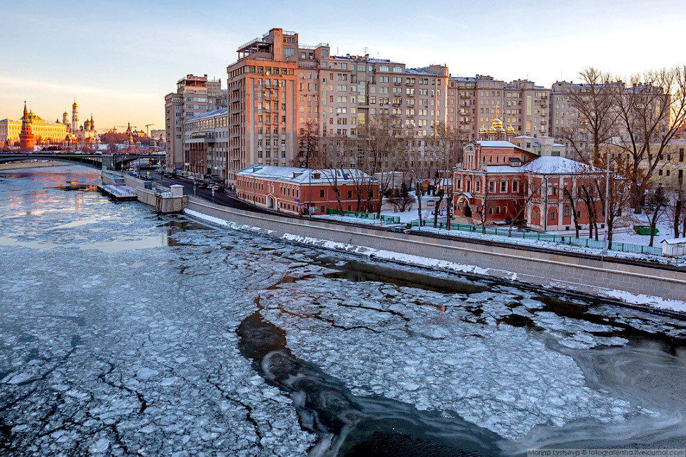 Москва покрылась льдом