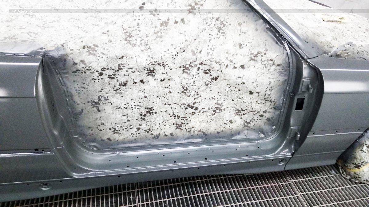 Свежий весенний цвет на старый кабриолет Свежий весенний цвет на старый кабриолет авто и мото