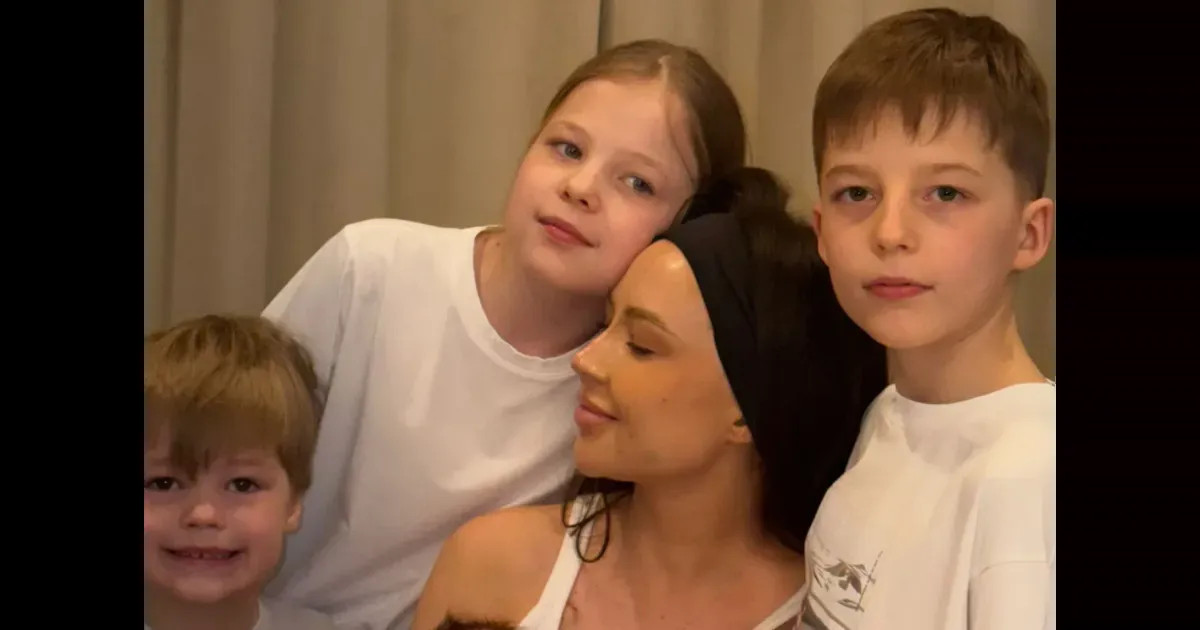 "Лере лучше". Бойфренд онкобольной Лерчек показал её после химиотерапии с детьми и в парике