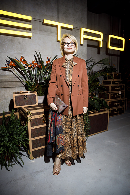 Светские выходные в Москве: Ксения Собчак, Виктория Лопырева, Альбина Джанабаева на показах, Монеточка — в кино Светские выходные в Москве: Ксения Собчак, Виктория Лопырева, Альбина Джанабаева на показах, Монеточка — в кино Светская жизнь