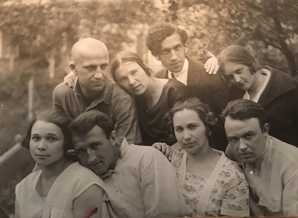 Ленинградские и киевские студенты в Киево-Печерской лавре
Гертруда Бергман, 8 июля 1928 года, Украинская ССР, г. Киев, из архива Натальи Дубровиной. 
 
