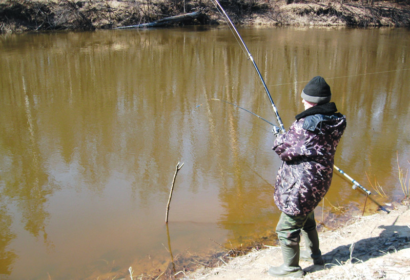 Видео рыбалка весной. Рыбалка весной. Рыбалка на карася весной. Рыбалка ранней весной. Ловля на фидер весной.