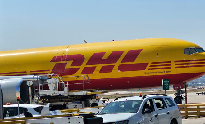 Пилоты из DHL так торопились быстрее доставить посылки, что при посадке сломали самолет пополам Пилоты из DHL так торопились быстрее доставить посылки, что при посадке сломали самолет пополам почти, пополам, остается, Бейруте, торопились Летчики, провели, быстрее, требуется, результате, резкого, контакта, землей, фюзеляж, самолета, Сотрудники, действительно, сломался, герметичность, нарушена С, сентября