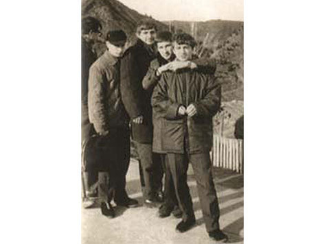 1969 год. На соревнованиях по дзюдо в Тбилиси. Владимир Путин — второй слева.
