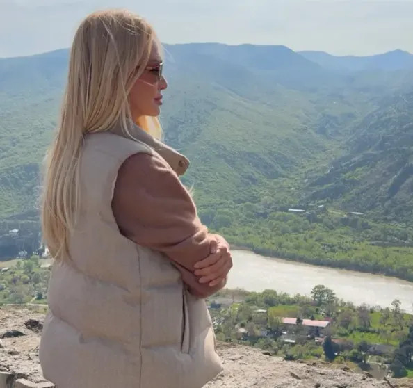 Париж, Стамбул, Афины: куда Виктория Лопырёва, Дарья Клюкина, Юлианна Караулова и другие звёзды улетели из холодной Москвы ИваковаМария, Караулова, которая, вместе, ДергилёваВалерия, КлюкинаДарья, женой, ЛопырёваВиктория, отдыхает, Париже, Ивакова, отправилась, Мария, также, сыном, Александра, несколько, Куртова, мужем, Лопырёва