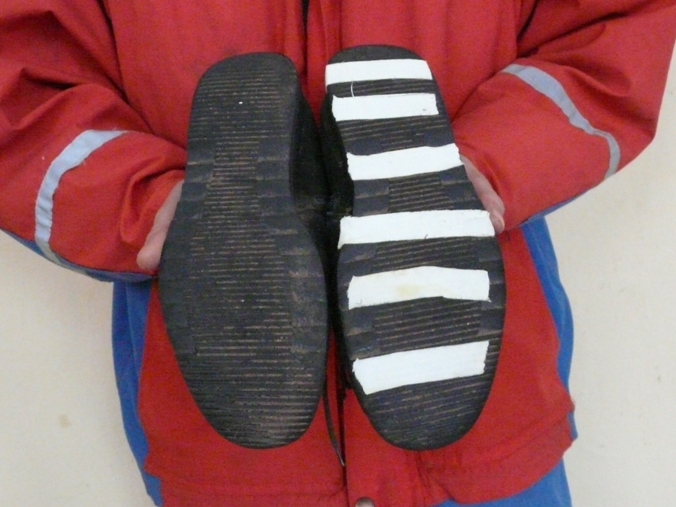Что сделать, чтобы обувь не скользила зимой