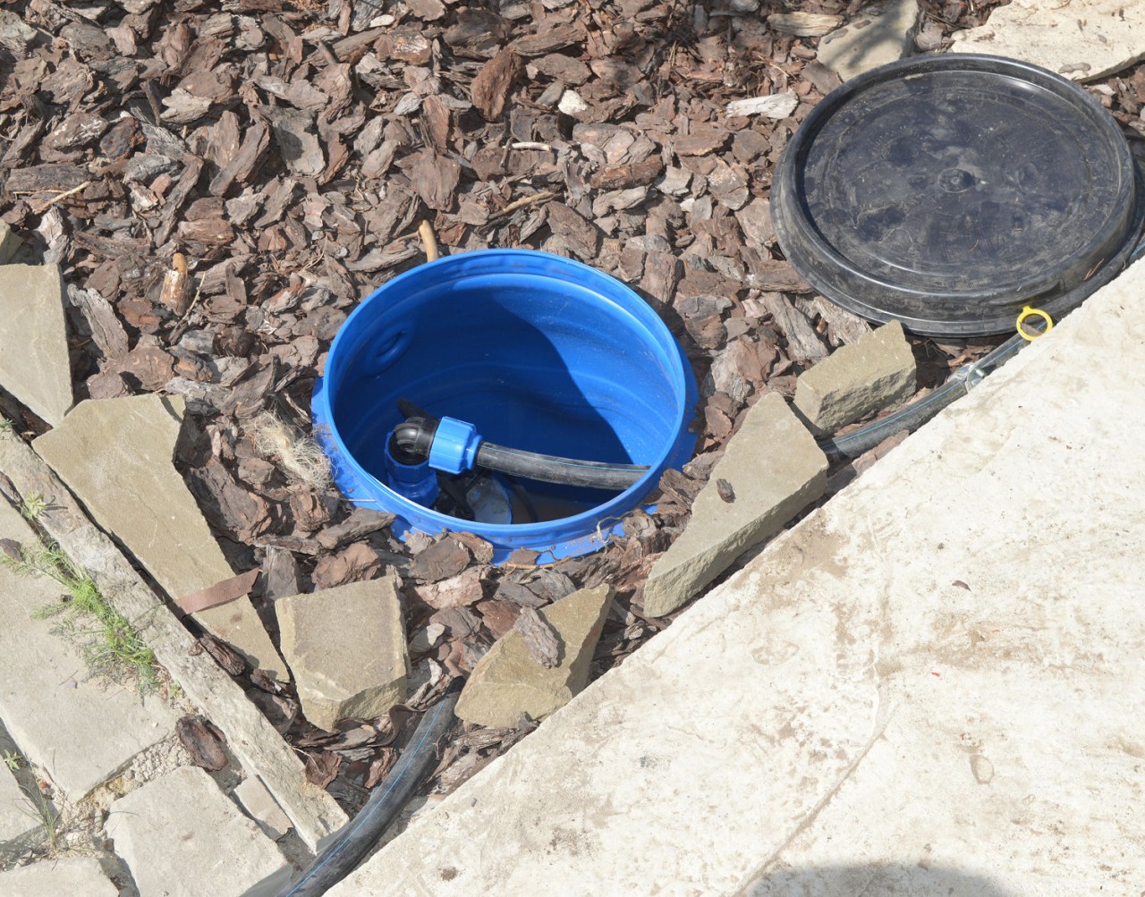 Ревизионный колодец для водопровода на даче