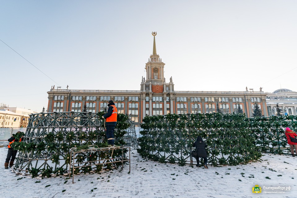 Главная елка Екатеринбурга за месяц подорожала на полтора миллиона рублей