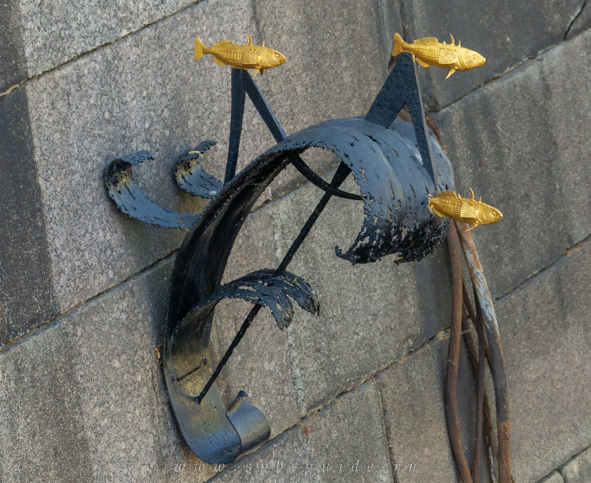 Памятник корюшке в санкт петербурге