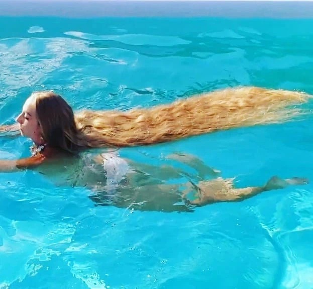 Украинская Рапунцель отрастила волосы длиной 1,8 метра 