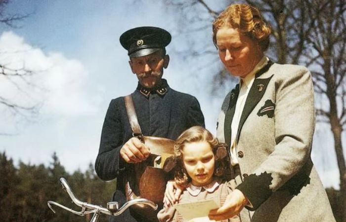 Эмми Геринг получает последнее письмо от своего мужа из тюрьмы / Фото: miepvonsydow.wordpress.com