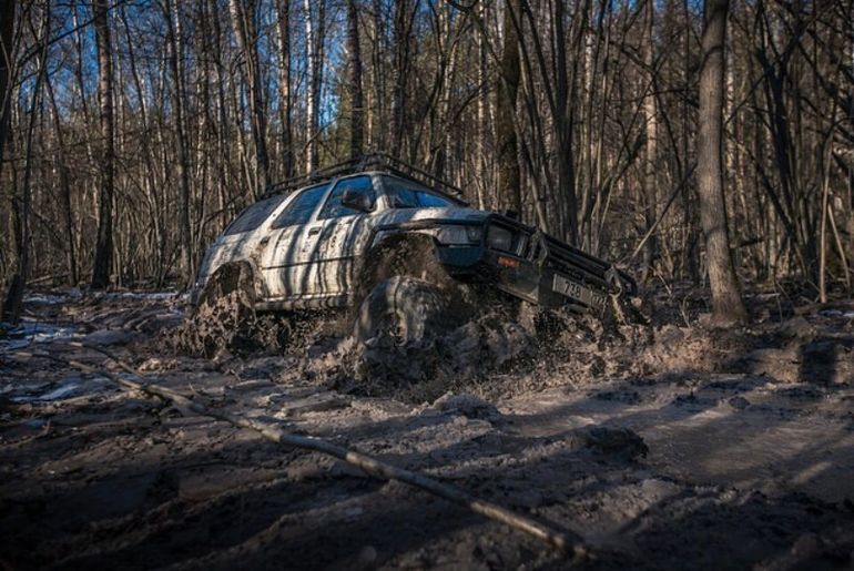 Хороший джип застрянет там, куда не каждый трактор доедет Хороший джип застрянет там, куда не каждый трактор доедет авто и мото,автомобили,автоновости,машины,Россия