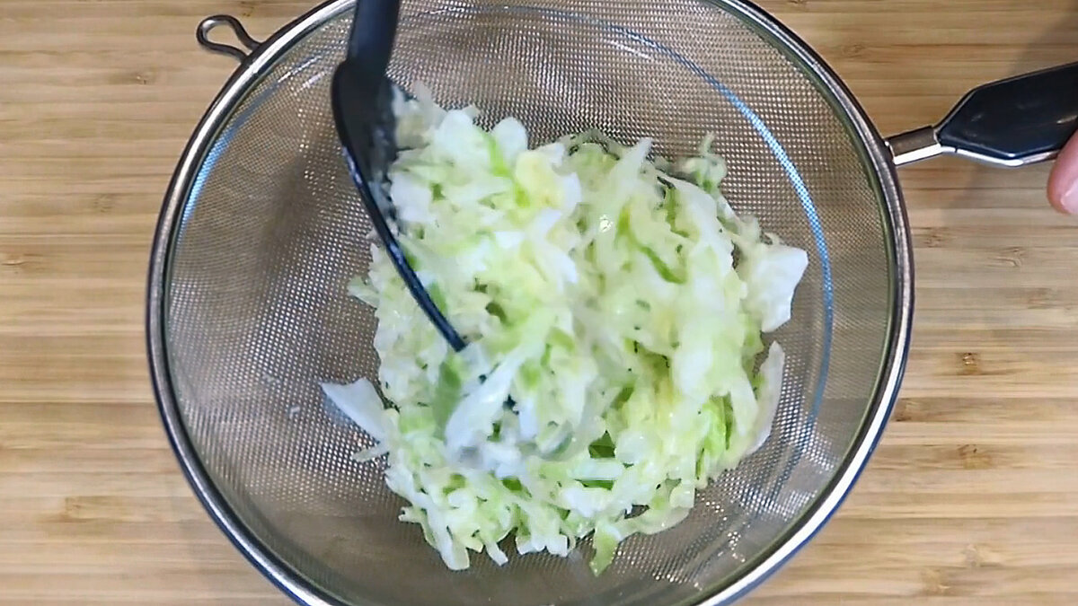 Капустные оладьи готовлю без жарки, без масла и без резкого запаха. Способ с горячим молоком Капустные оладьи готовлю без жарки, без масла и без резкого запаха. Способ с горячим молоком нужно, оладьи, просто, очень, переложить, противень, перец, капусту, приготовления, этого, любой, укроп, добавить, минуты, потребуется, будут, выкладывать, держать, должно, больше