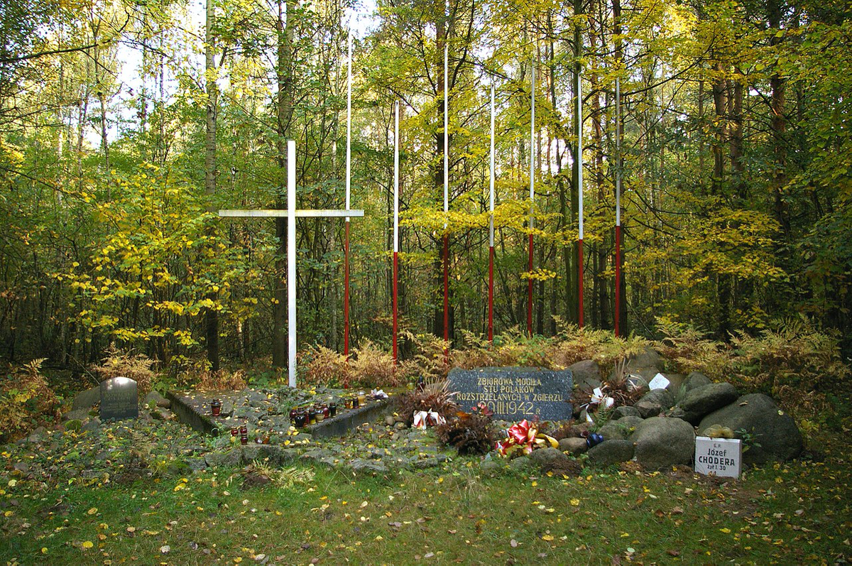 Братская могила 100 поляков, среди которых похоронен Владислав Дзержинский.