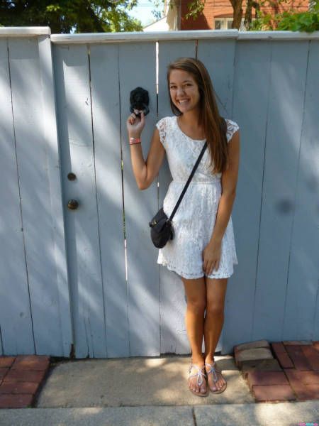 Девушки в легких летних платьях картинки