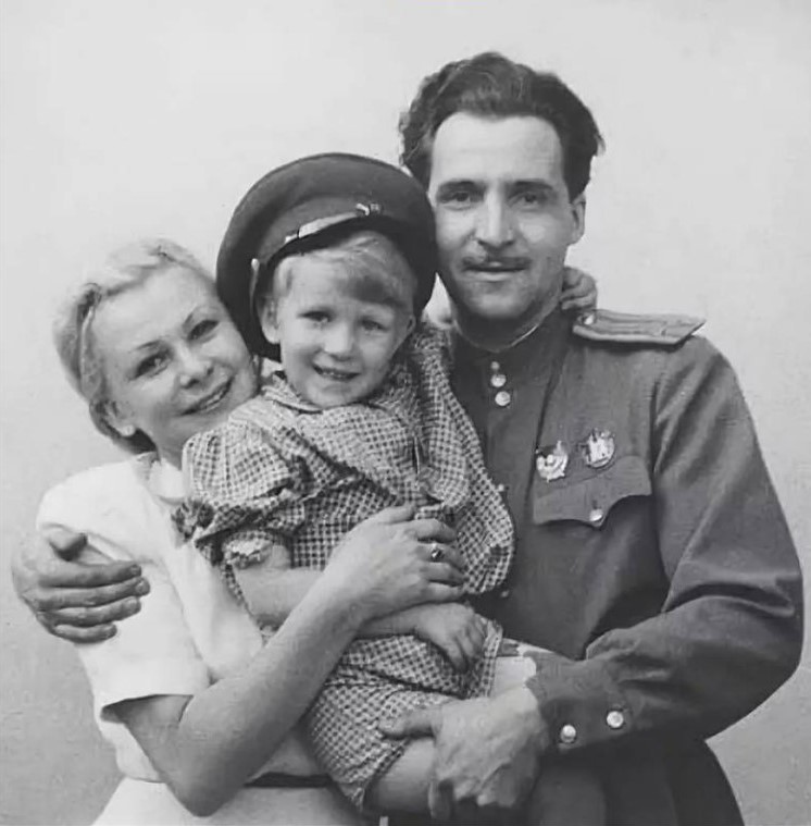 Поле Константина Симонова г,Москва [1405113],город Ржев г,о,[95249610],г,Ржев [1252838],г,Санкт-Петербург [1414662],история,Тверская обл,[1252720]