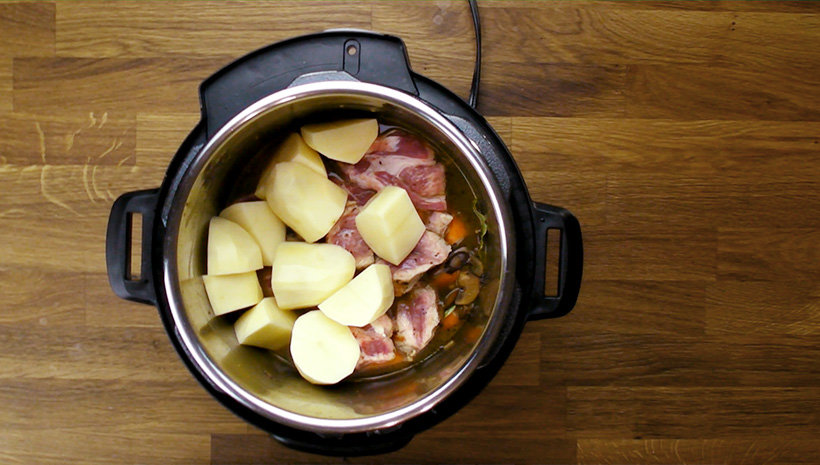 Картошка с говядиной в кастрюле на плите рецепт с фото пошагово