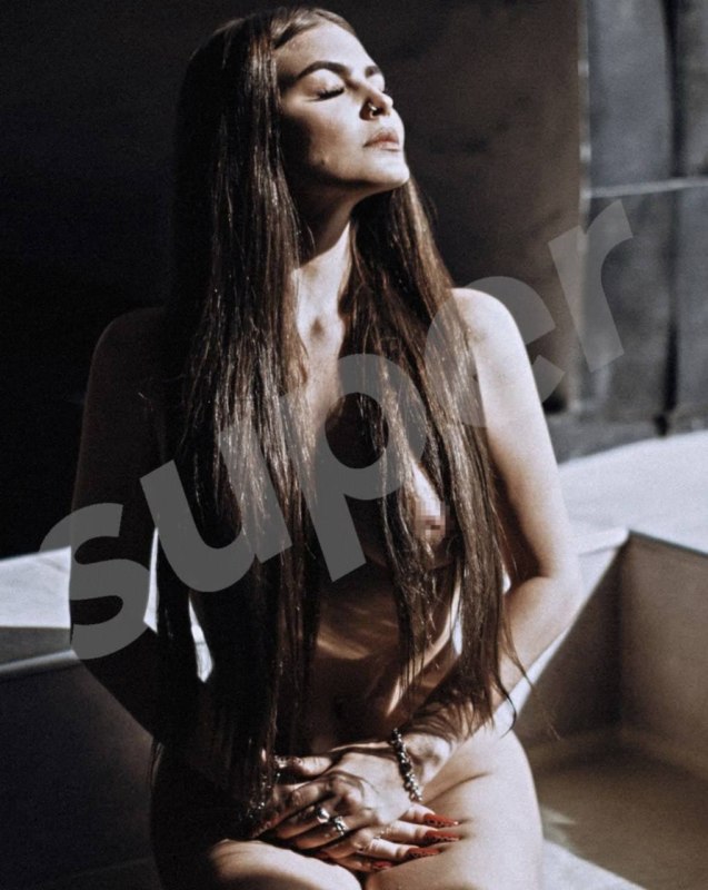 Соня Таюрская голая