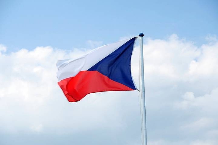 Глава разведки Чехии опроверг предложения об обмене информации о взрыве в Врбетице на поставки 
