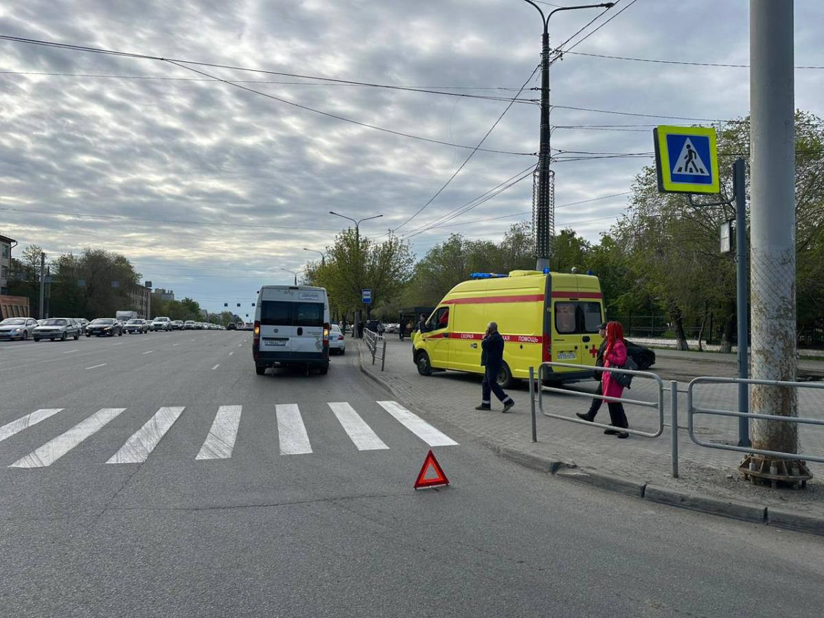 Пешеход протаранил маршрутку на дороге возле больницы в Челябинске