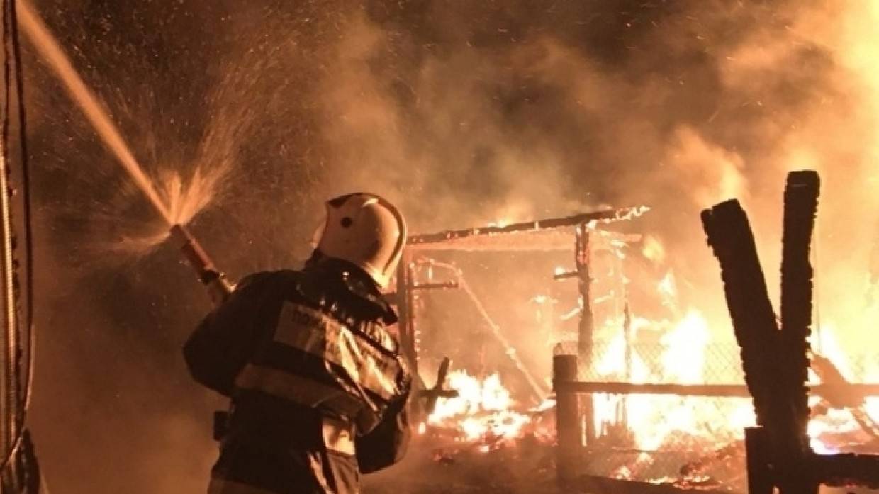 Страшный пожар унес жизни двух взрослых и ребенка в Ивантеевке