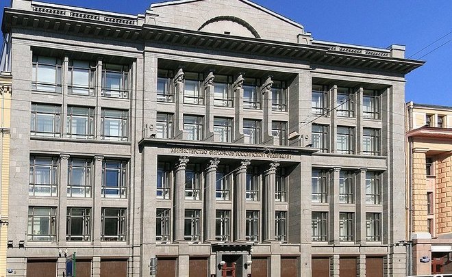 Минфин России объявил о снижении требования по продаже валютной выручки экспортеров до 50%