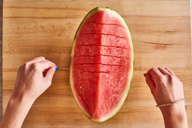 15 причин, по которым вы должны держать зубную нить на кухне