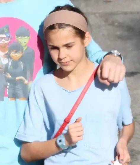 Райана Гослинга впервые за долгое время засняли с дочерьми от Евы Мендес Мендес, Гослинг, Райан, вместе, соцсетях, 45летний, показывает, актёрской, отказалась, дочерей, воспитания, детей, тщательно, жизнь, личную, оберегает, Звёздная, актрисы, бабушки, честь