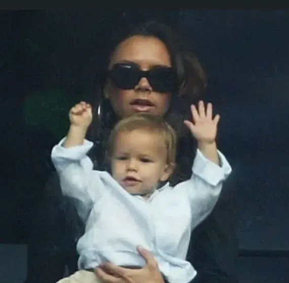 Виктория Бекхэм отпраздновала свой день рождения с семьёй на фоне конфликта со старшим сыном БекхэмВиктория, Бруклин, Дэвид, Бекхэм, Пельтц, Виктория, рождения, Бруклина, родителями, Виктории, бизнесвумен, также, соцсетях, любим, своей, Николой, слухи, конфликте, старшего, Бруклином