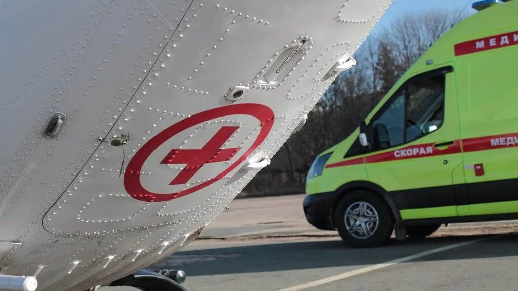 Вертолет доставил в Махачкалу пятерых пострадавших в смертельном ДТП в Дагестане Происшествия