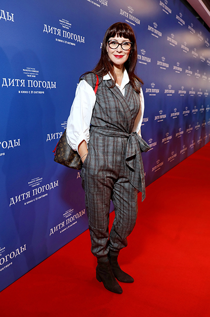 Светские выходные в Москве: Ксения Собчак, Виктория Лопырева, Альбина Джанабаева на показах, Монеточка — в кино Светские выходные в Москве: Ксения Собчак, Виктория Лопырева, Альбина Джанабаева на показах, Монеточка — в кино Светская жизнь