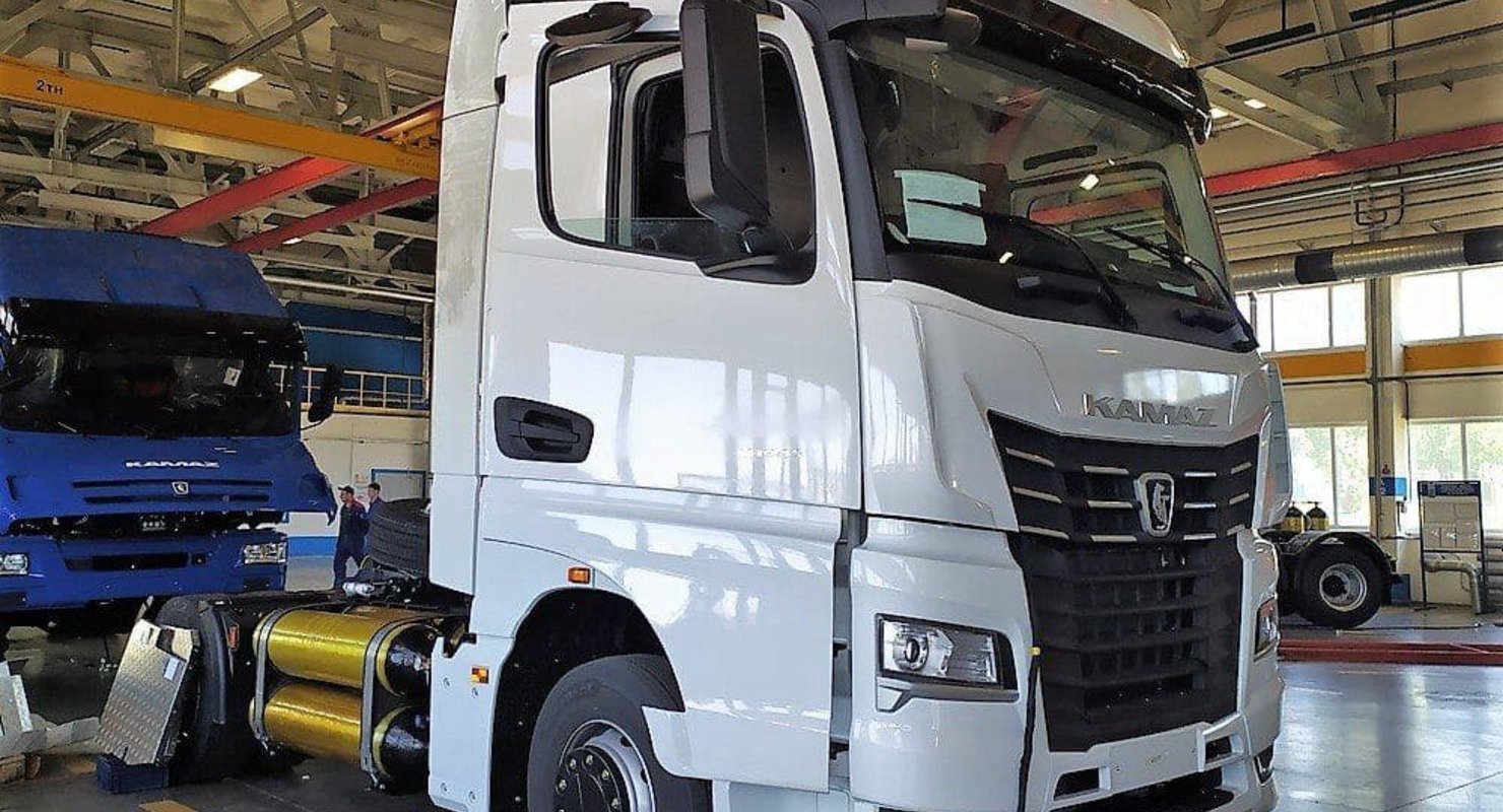 Премиальный «КамАЗ» получил экономичный вариант