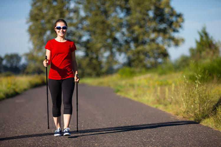 Скандинавская ходьба с палками: как правильно ходить и что она дает здоровье,скандинавская ходьба,упражнения