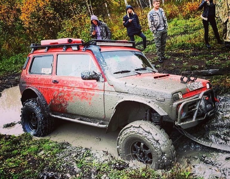 Хороший джип застрянет там, куда не каждый трактор доедет Хороший джип застрянет там, куда не каждый трактор доедет авто и мото,автомобили,автоновости,машины,Россия