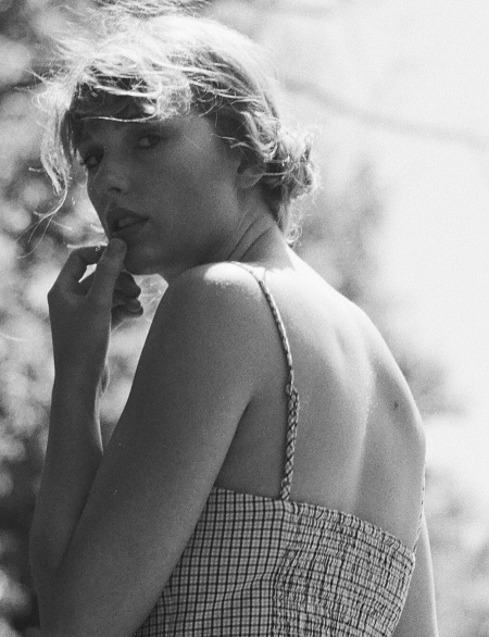 Тейлор Свифт выпустила новый альбом: работа над пластинкой с бойфрендом, соревнование с Канье Уэстом и другие детали Тейлор Свифт выпустила новый альбом: работа над пластинкой с бойфрендом, соревнование с Канье Уэстом и другие детали Звезды,Новости о звездах