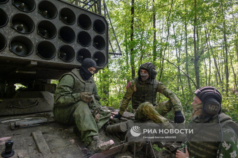 ДОНБАССКИЙ ФРОНТ: КОМАНДОВАНИЕ ВСУ ГОТОВИТ НОВЫЕ «МЯСНЫЕ ШТУРМЫ» ПОД АРТЁМОВСКОМ ﻿ новости,россия,украина